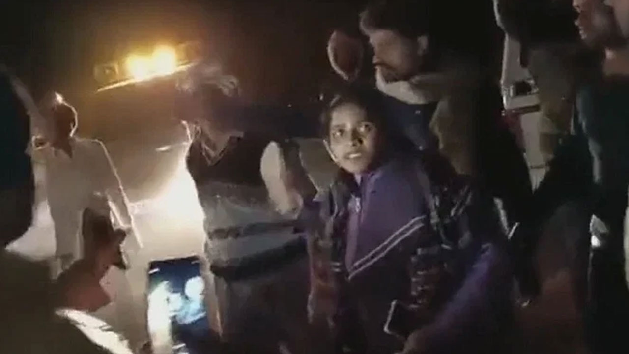 Madhya Pradesh: పోలీసు అధికారిని చెప్పుతో కొట్టిన బీజేపీ నేత.. వీడియో వైరల్