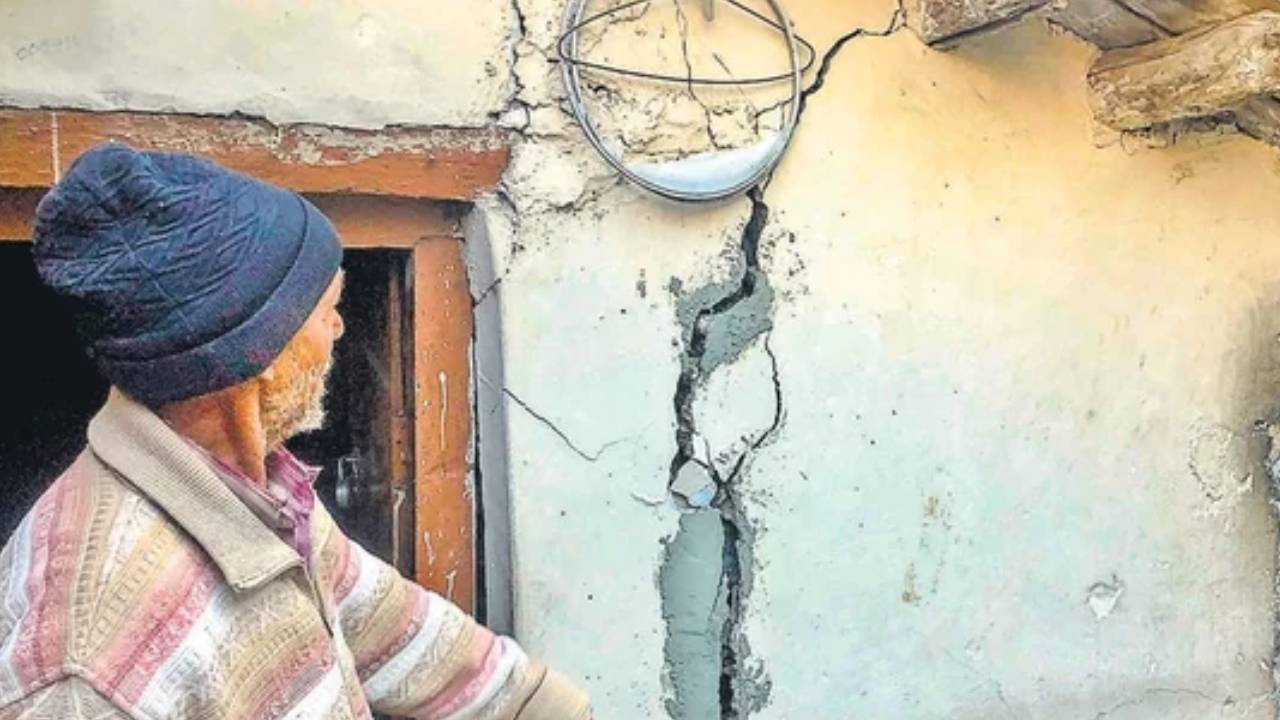 Uttarakhand: జోషిమఠ్‌లోనే కాదు.. కర్ణప్రయాగ్‌ నగరంలోనూ ఇళ్లకు పగుళ్లు.. భయంగుప్పిట్లో ప్రజలు