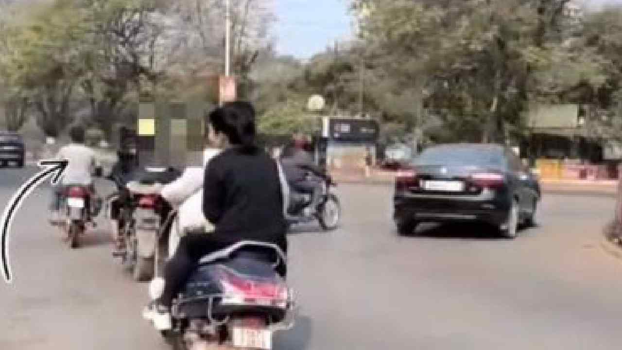 Viral Video: బైక్‌పై విచ్చలవిడిగా ప్రవర్తించిన జంట.. పోలీసులు ఏం చేశారంటే