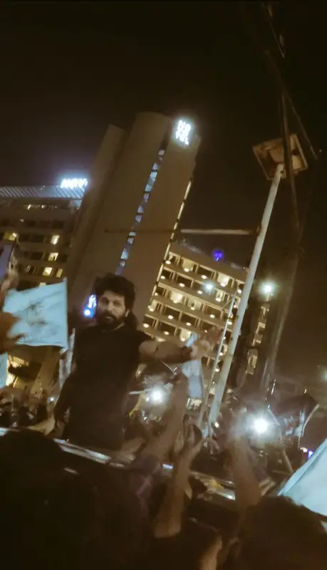 Allu Arjun Grand Entry in Vizag