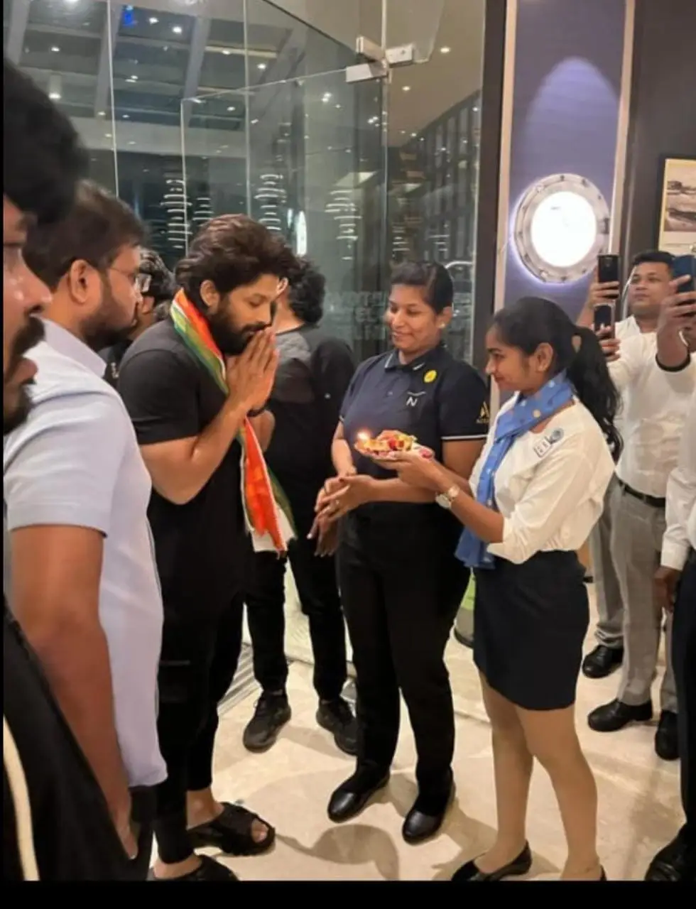 Allu Arjun Grand Entry in Vizag