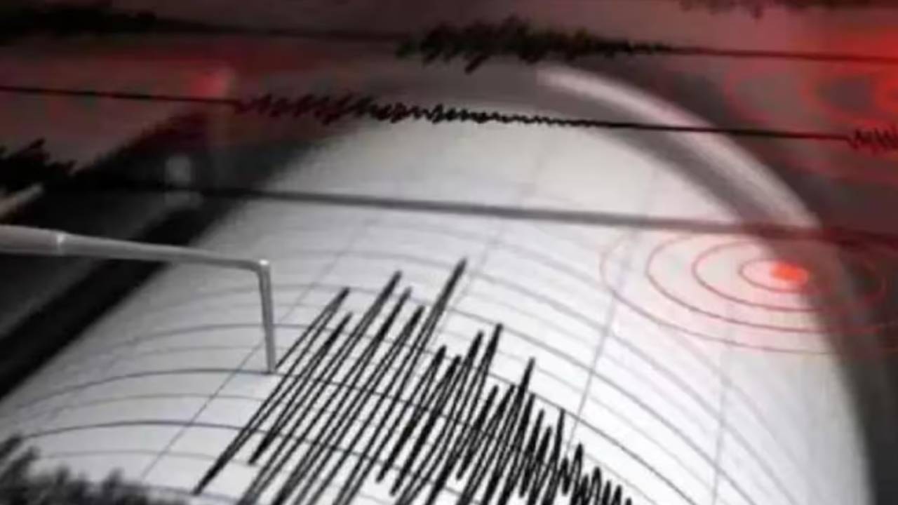 Earthquake in Delhi: ఢిల్లీలో భూకంపం.. రిక్టర్ స్కేలుపై 5.8గా నమోదు