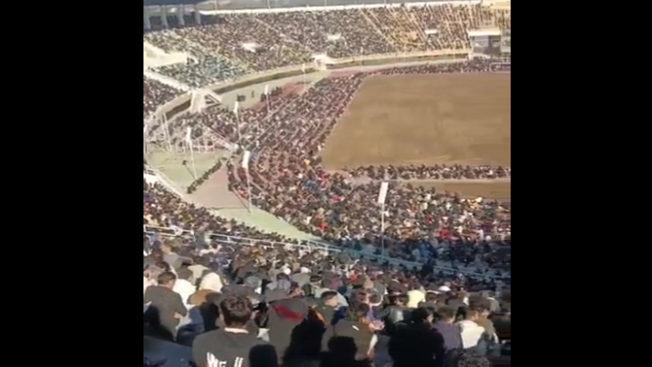 Viral Video: 1,167 పోస్టులకు పరీక్ష.. స్టేడియం మొత్తం నిండిపోయిన అభ్యర్థులు