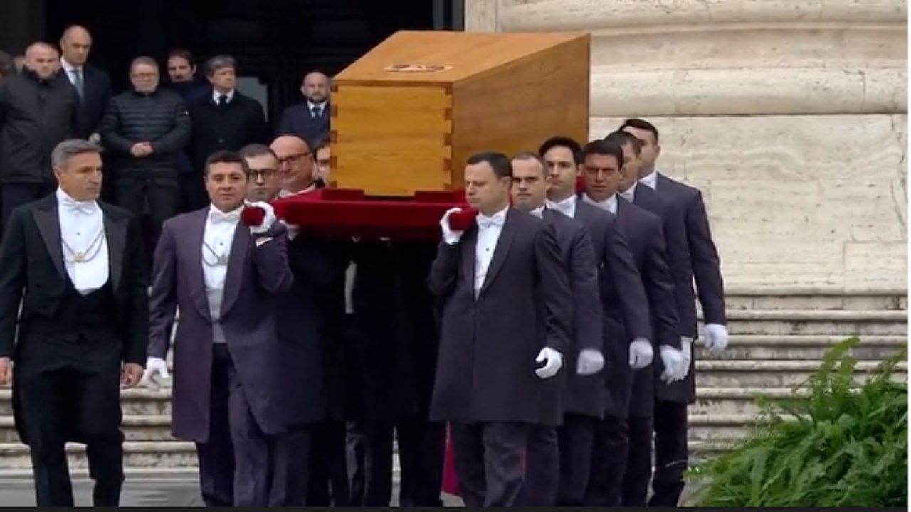 Former Pope Benedict XVI: వాటికన్‌లోని సెయింట్ పీటర్స్ స్క్వేర్‌లో మాజీ పోప్ బెనెడిక్ట్ XVI అంత్యక్రియలు