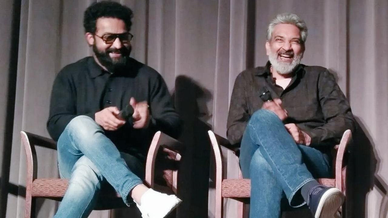 Rajamouli : ఎన్టీఆర్ ఐబ్రోస్‌తో కూడా నటించగలడు