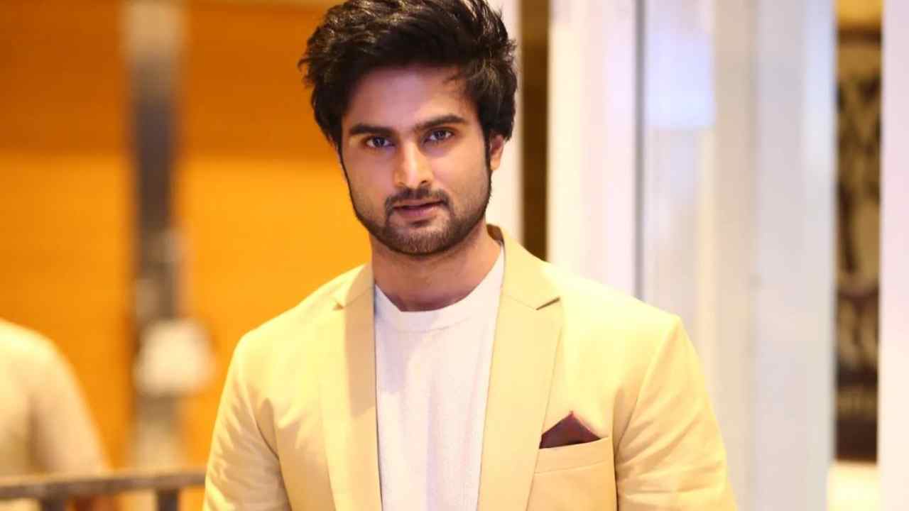 Sudheer Babu : పవన్ తో జానీ లాంటి సినిమా, మహేష్ ఖలేజా సినిమా చేస్తా అంటున్న సుధీర్ బాబు..