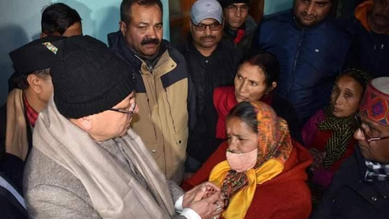 Uttarakhand: జోషిమఠ్‌లో వర్షం.. పెరిగిన ప్రమాద తీవ్రత.. నరసింహ ఆలయంలో సీఎం పూజలు