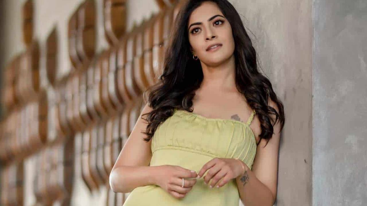Varalaxmi Sarathkumar : గ్లామర్ పాత్రలు చేయడానికి చాలా మంది ఉన్నారు.. నేను ఇవే చేస్తాను..