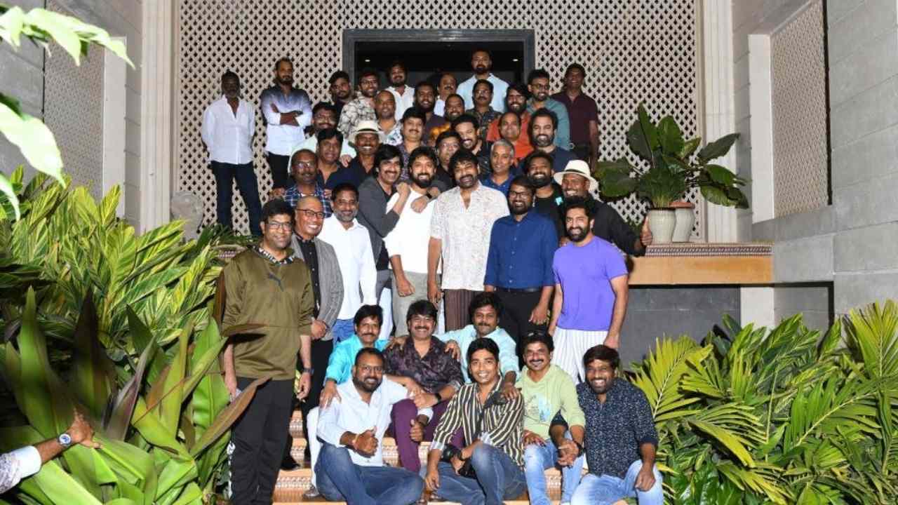 Chiranjeevi : వాల్తేరు వీరయ్య చిత్ర యూనిట్ కి స్పెషల్ న్యూ ఇయర్ పార్టీ ఇచ్చిన మెగాస్టార్..