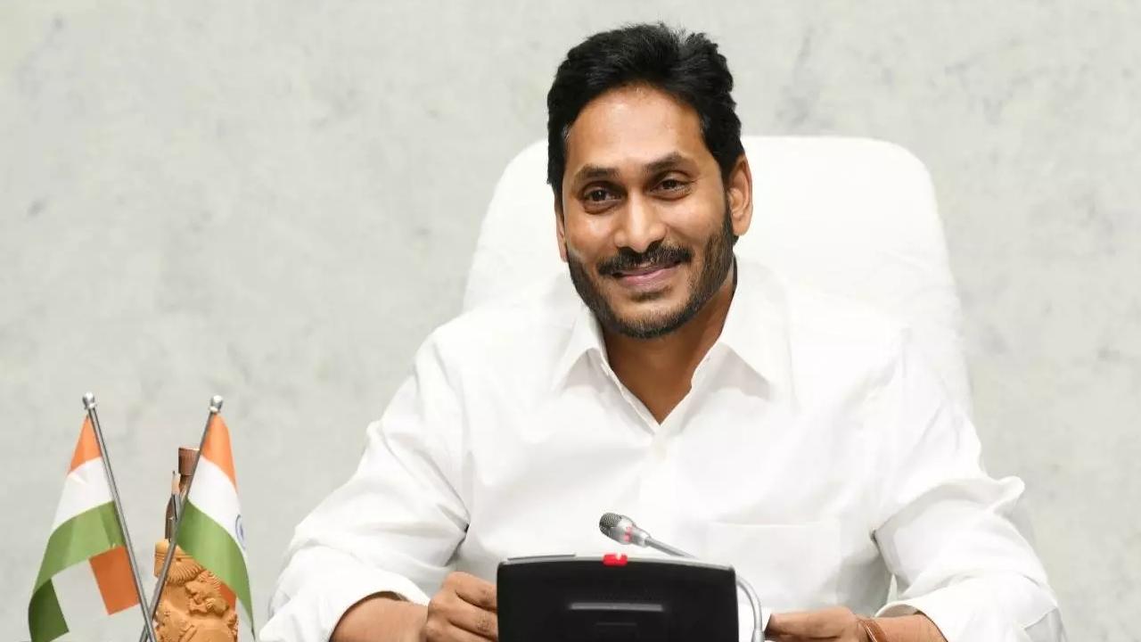 CM Jagan: మార్చిలో విశాఖకు మారనున్న సీఎం జగన్.. అనువైన ఇండ్ల అన్వేషణలో నేతలు, అధికారులు