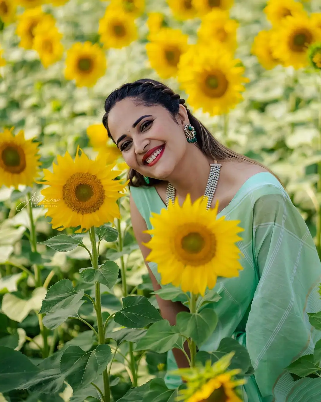 Anasuya enjoying in Sunflower Garden