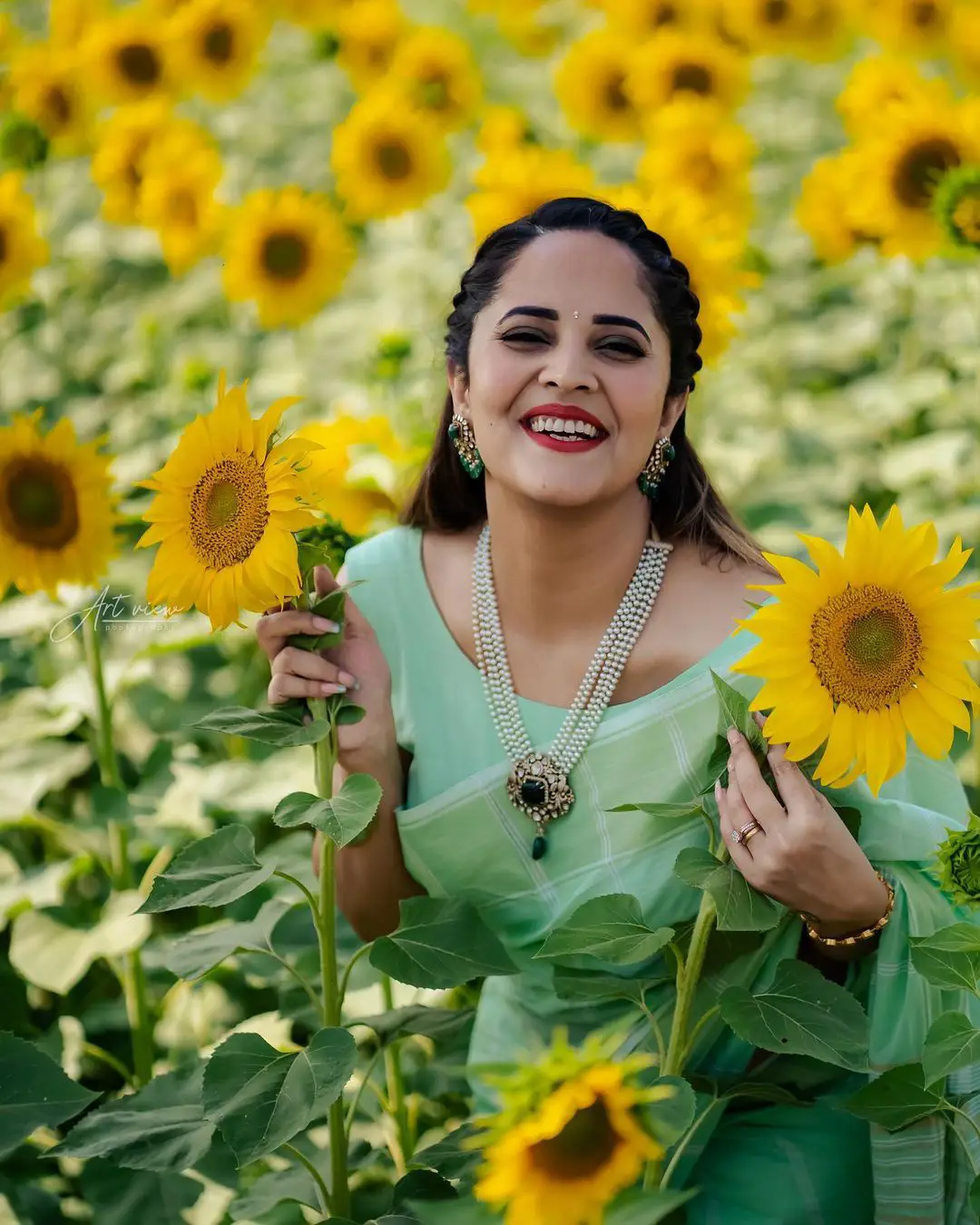 Anasuya enjoying in Sunflower Garden
