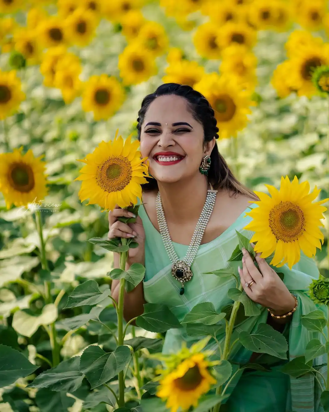 Anasuya enjoying in Sunflower Garden
