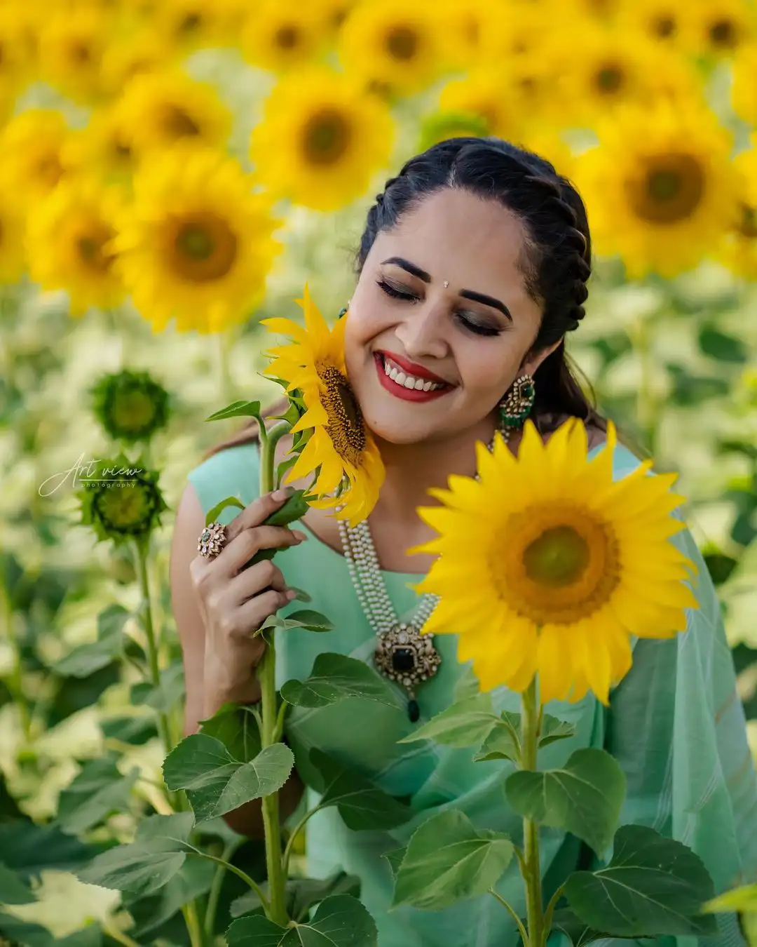 Anasuya enjoying in Sunflower Garden