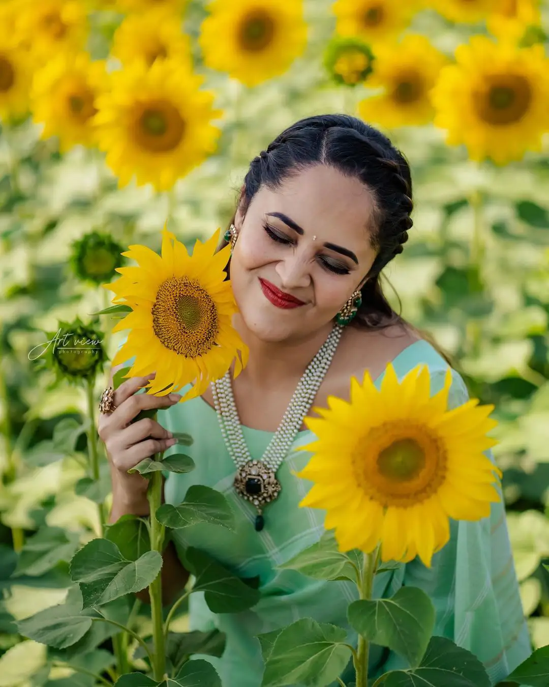 Anasuya enjoying in Sunflower Garden