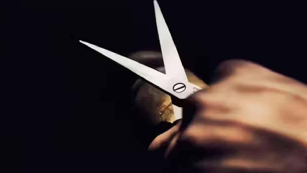 Bengaluru Incident : బాబోయ్.. వీడియో కాల్‌లో భార్యను చూపించలేదని సహోద్యోగిపై కత్తెరతో దాడి