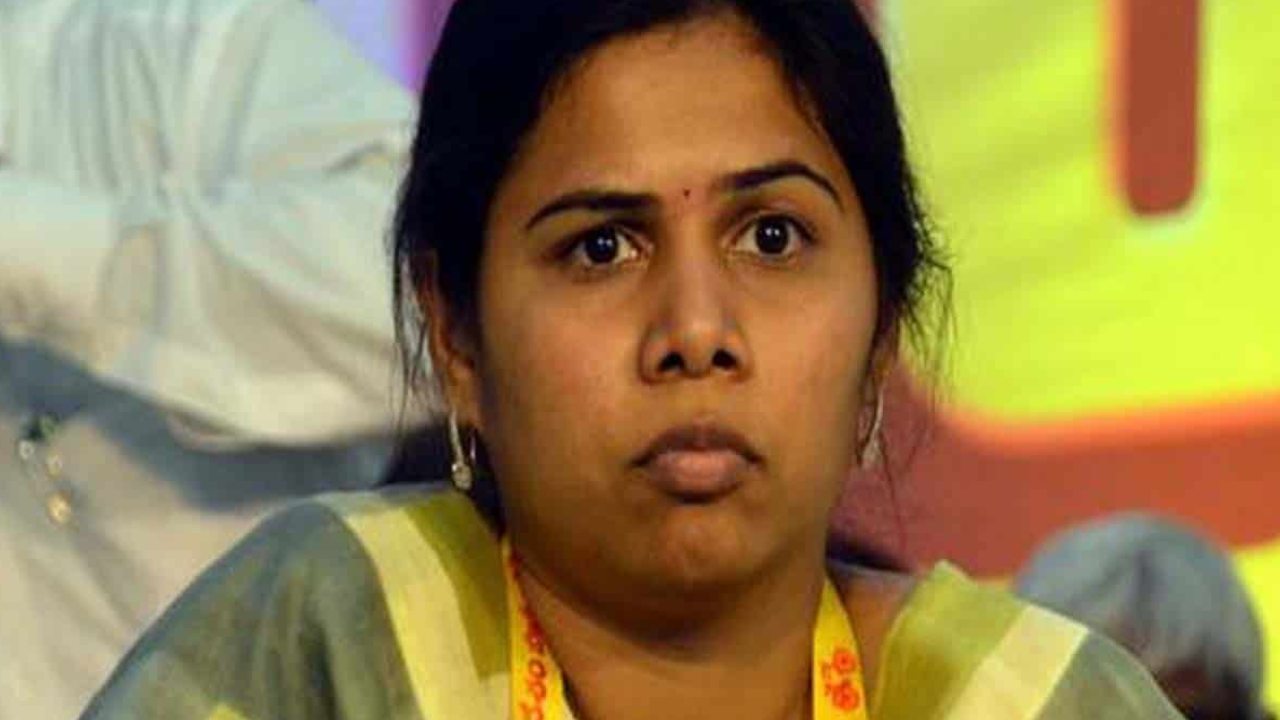 Andhra Pradesh : వైసీపీ ఎమ్మెల్యేకు సవాల్ విసిరిన మాజీ మంత్రి భూమా అఖిలప్రియ హౌస్ అరెస్ట్