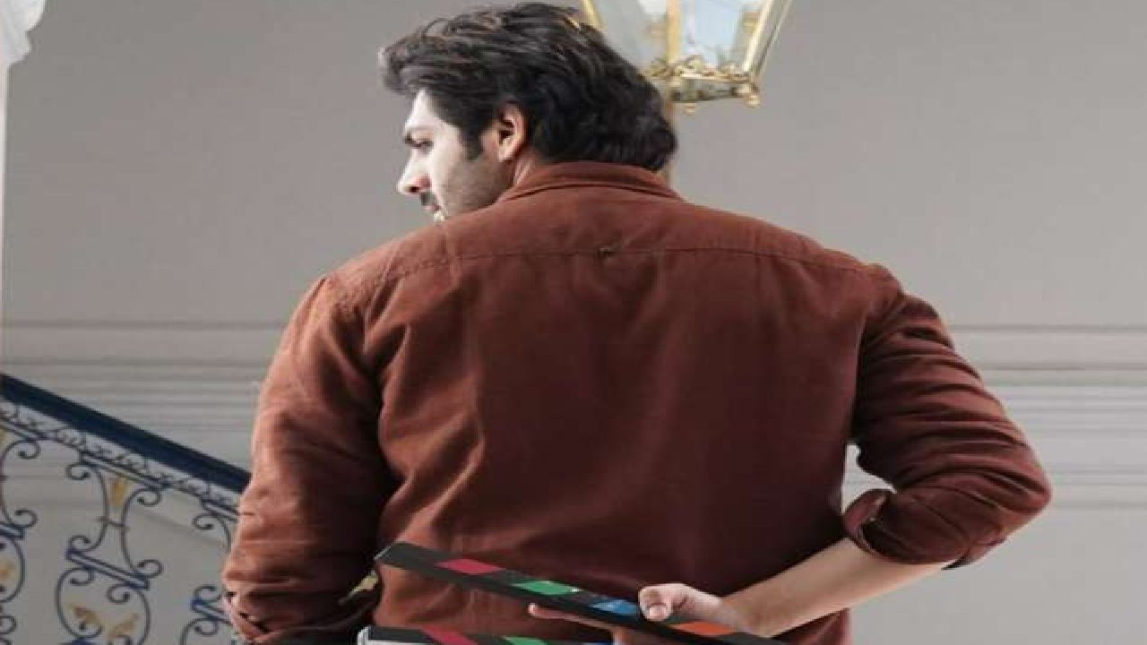 Bollywood Star Hero : రిలీజ్ రోజే టికెట్ కొంటే టికెట్ ఆఫర్.. కారణం అదేనా?