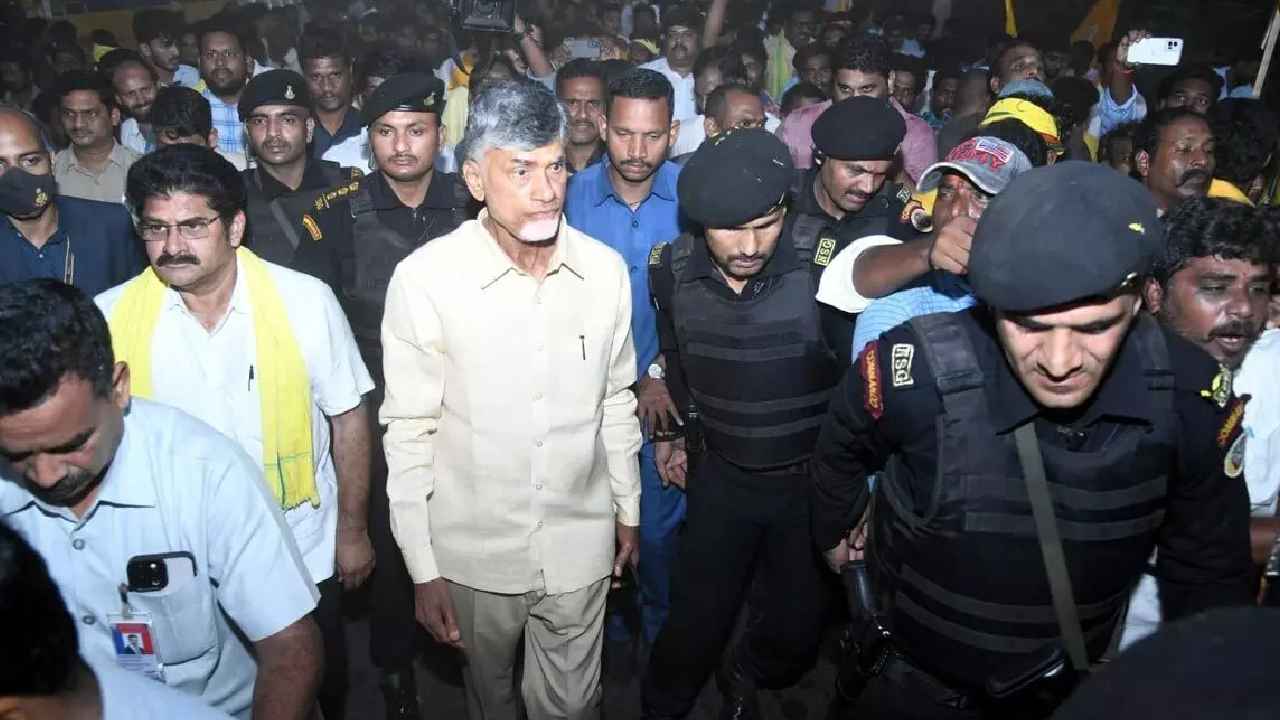 Case On Chandrababu : చంద్రబాబుపై కేసు నమోదు చేసి పోలీసులు.. డీఎస్పీ ఫిర్యాదుతో