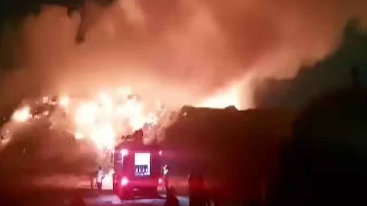 Fire In Mumbai : ముంబైలో భారీ అగ్నిప్రమాదం, భయాందోళనలో స్థానికులు