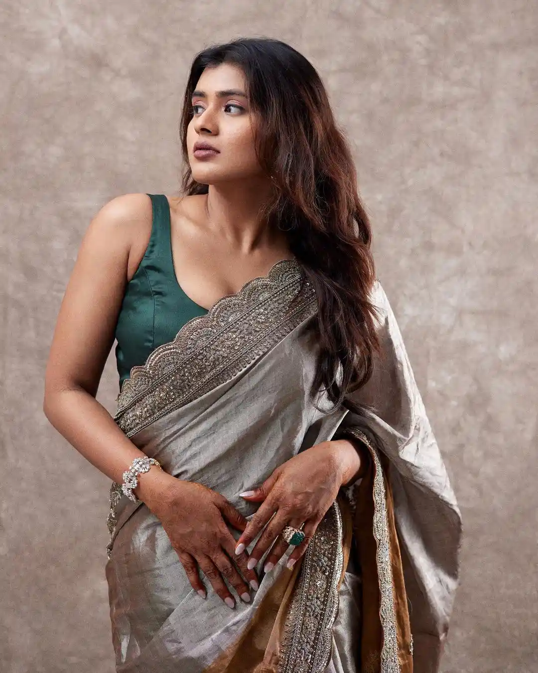 Hebah Patel latest photoshoot in saree