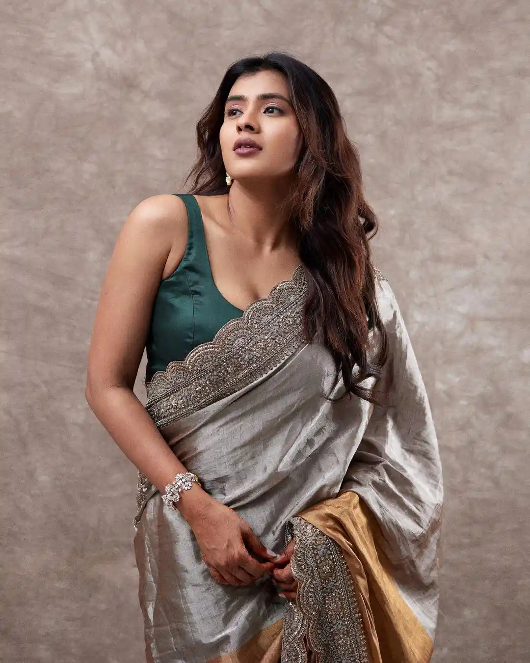 Hebah Patel latest photoshoot in saree