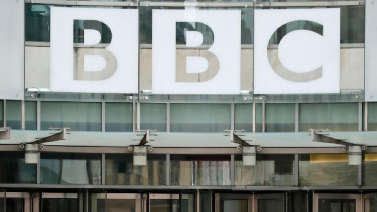 IT Raids On BBC: బీబీసీ ఆఫీసుల్లో మూడో రోజు కూడా కొనసాగుతున్న సోదాలు.. ఆఫీసులోనే అధికారుల నిద్ర