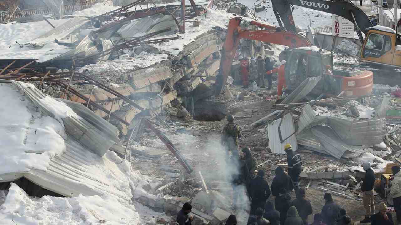 Indian died in Turkey: టర్కీ భూకంప శిథిలాల్లో భారతీయుడి మృతదేహం లభ్యం.. వెల్లడించిన భారత ఎంబసీ