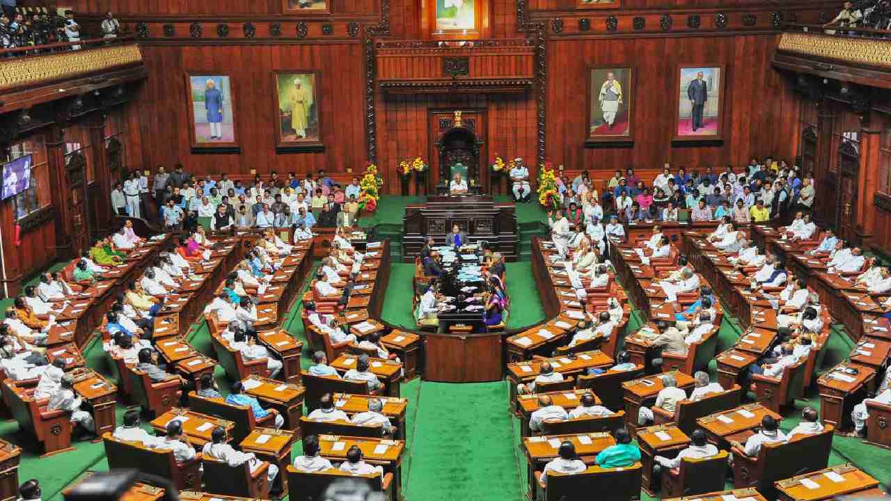 Karnataka: ఫ్యాక్టరీల్లో రాత్రిపూట మహిళలకు పని.. వారానికి నాలుగు రోజులే డ్యూటీ.. కొత్త చట్టం తెచ్చిన కర్ణాటక