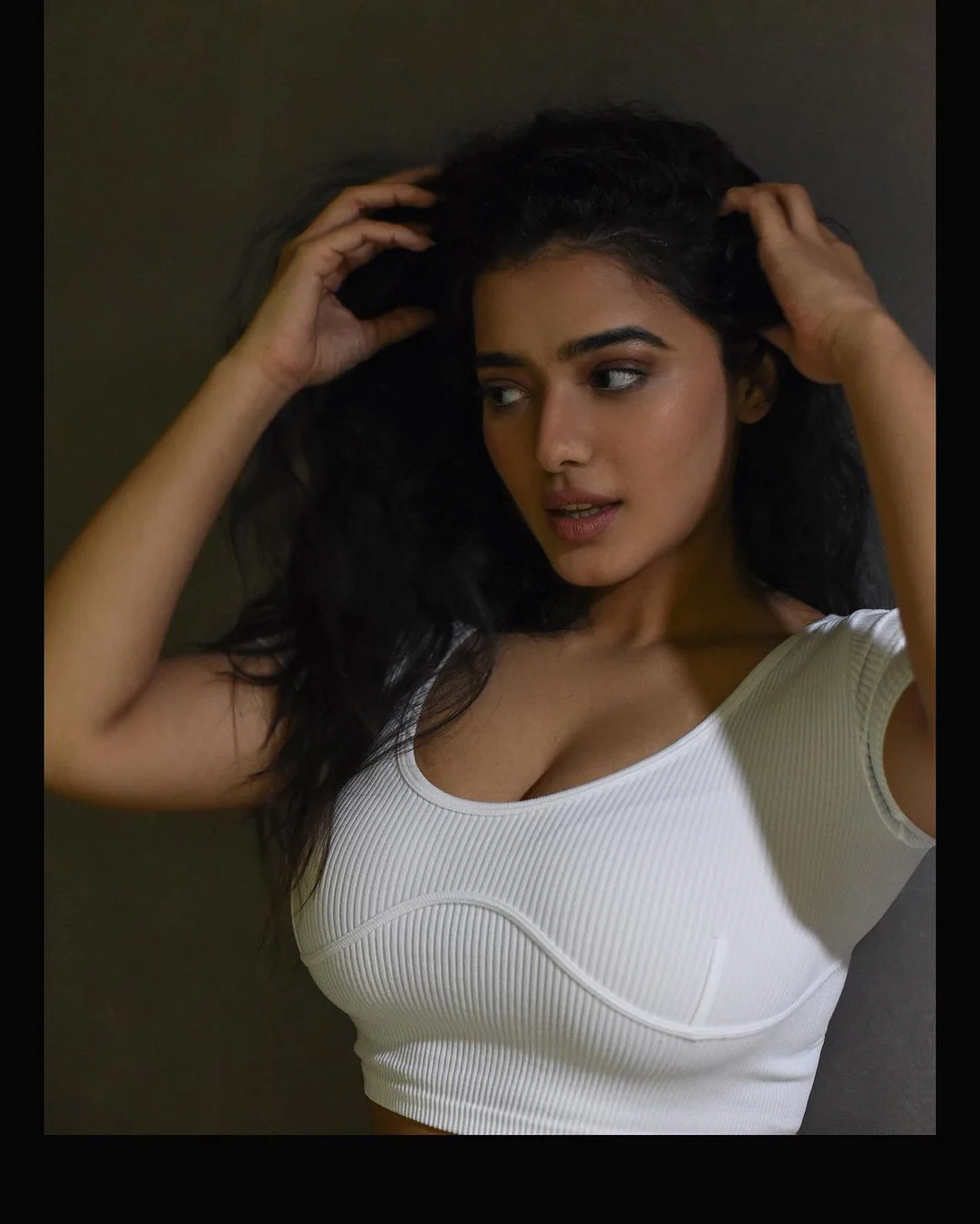 Ketika Sharma Latest Photoshoot with White top in Dark mode goes viral