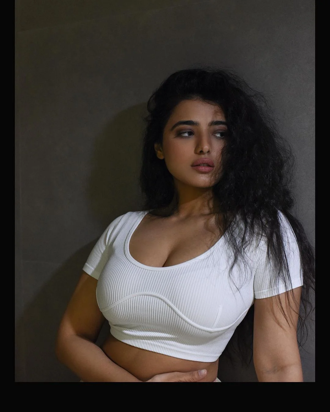 Ketika Sharma Latest Photoshoot with White top in Dark mode goes viral