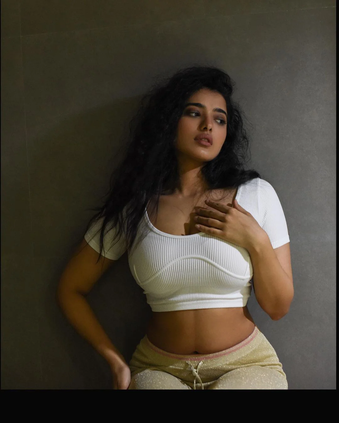 Ketika Sharma Latest Photoshoot with White top in Dark mode goes viral