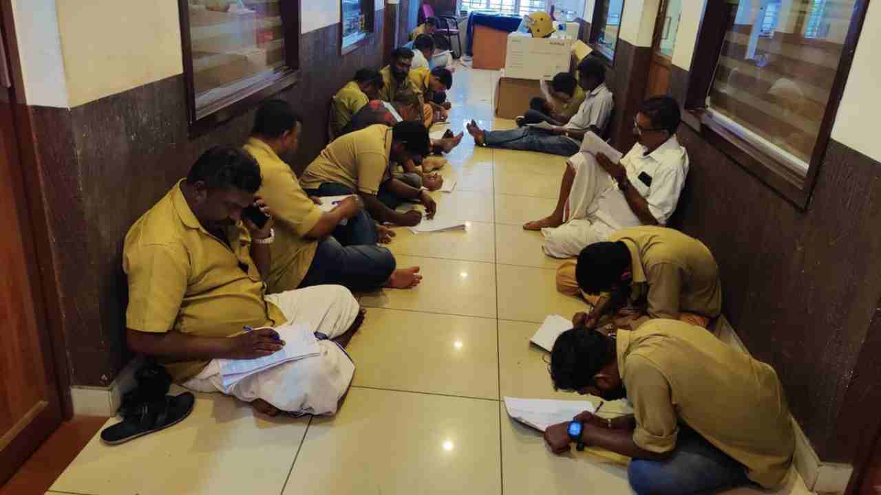 Kochi police: వెయ్యిసార్లు ఇంపోజిషన్ రాయించారు .. మద్యం మత్తులో బస్సులు నడిపిన డ్రైవర్లకు పోలీసులు వింత శిక్ష..