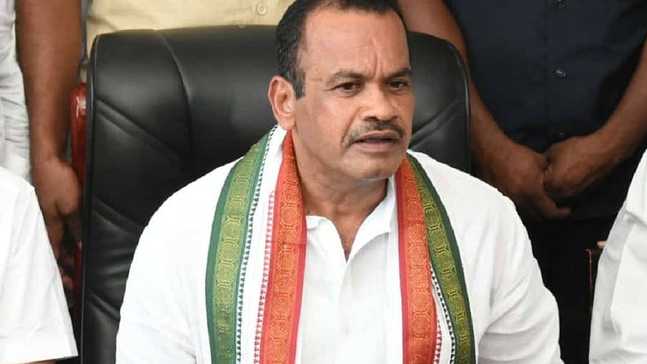MP Komatireddy: ఠాక్రేతో కోమటిరెడ్డి భేటీ.. ‘హంగ్’ వ్యాఖ్యలపై కోమటిరెడ్డిని ప్రశ్నించిన ఠాక్రే