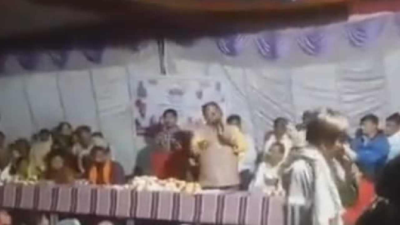 Madhya Pradesh: శాలరీ గురించి అడిగితే ఎముకలు విరిచేస్తా.. ప్రశ్నించిన పౌరుడిపై మంత్రి ఆగ్రహం.. వీడియో వైరల్