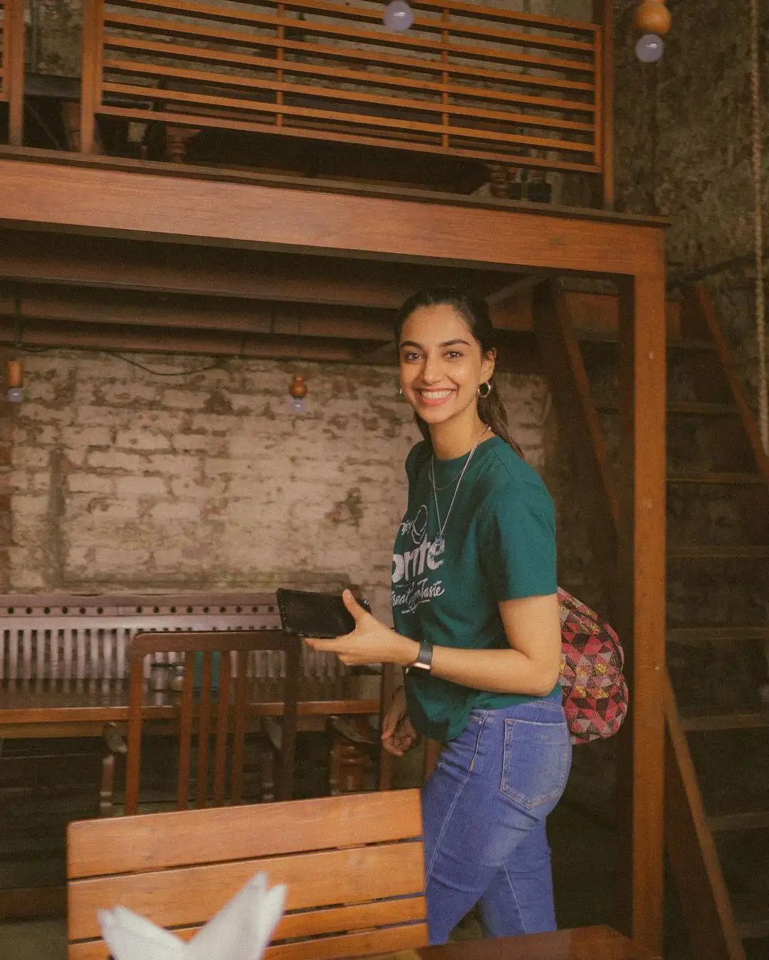 Meenakshii Chaudhary enjoying vacation on Mumbai Roads