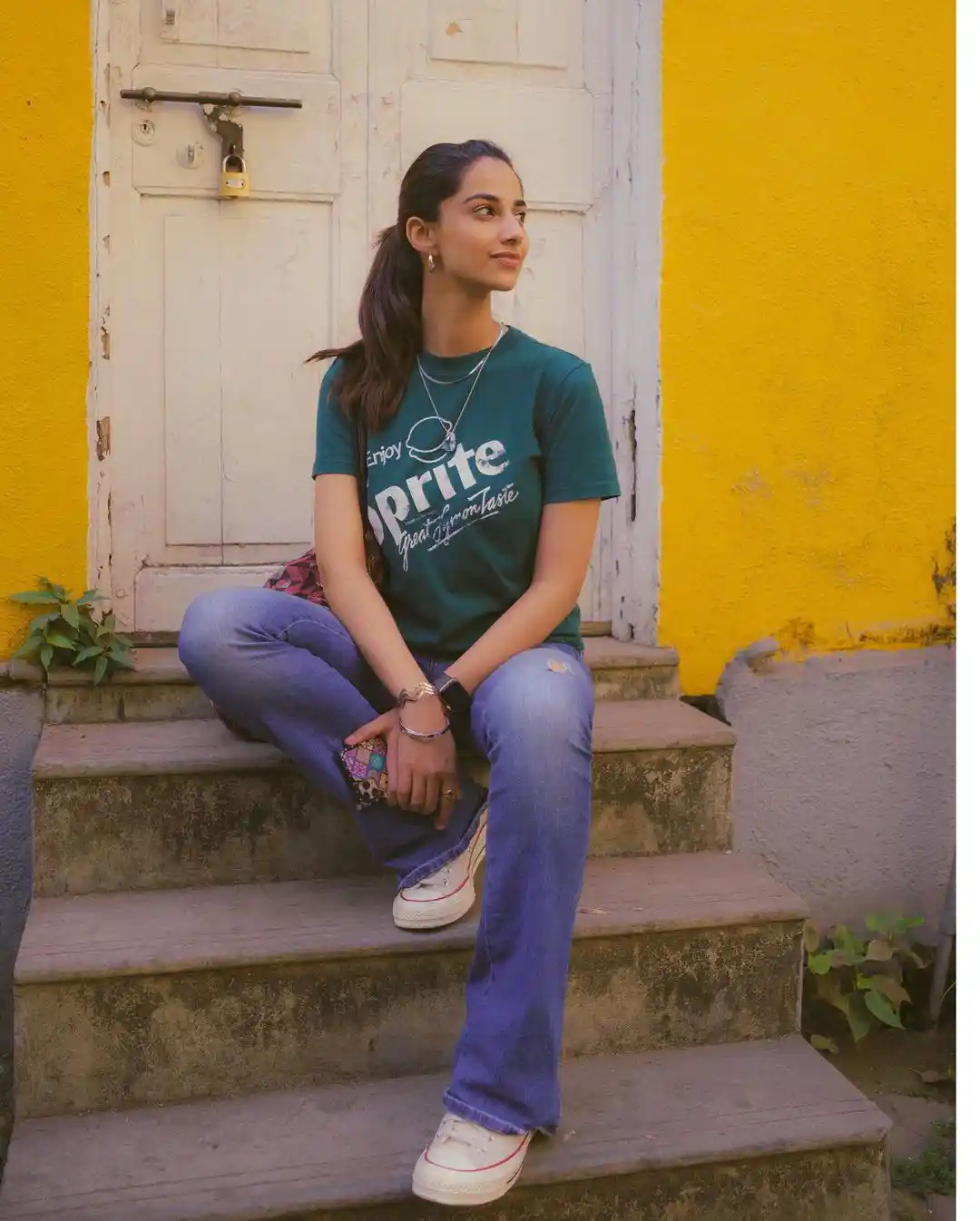 Meenakshii Chaudhary enjoying vacation on Mumbai Roads