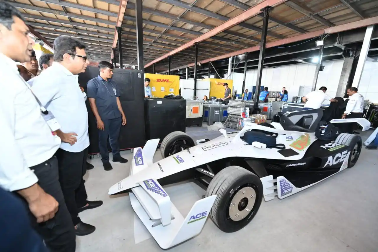 Minister KTR Attend in Hyderabad Formula -E race