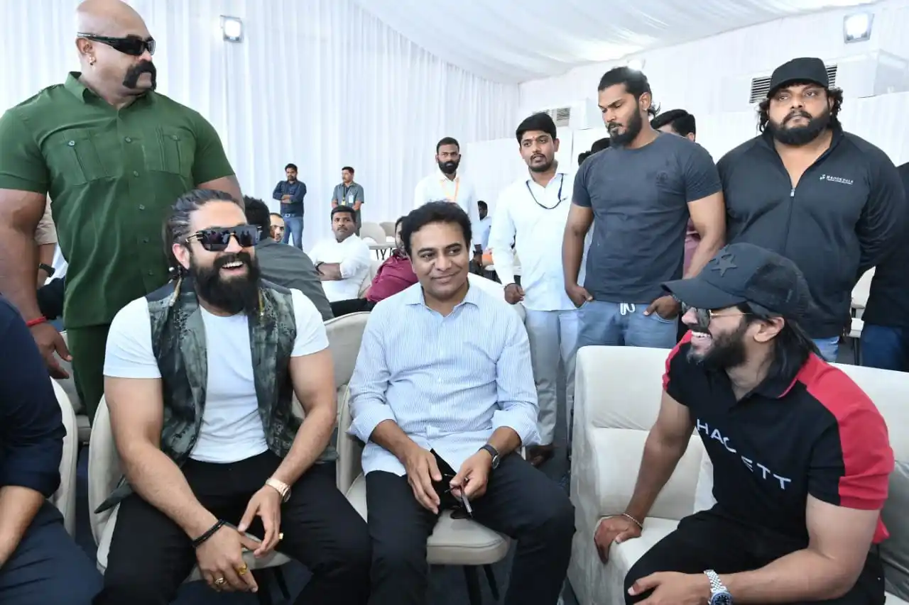 Minister KTR Attend in Hyderabad Formula -E race