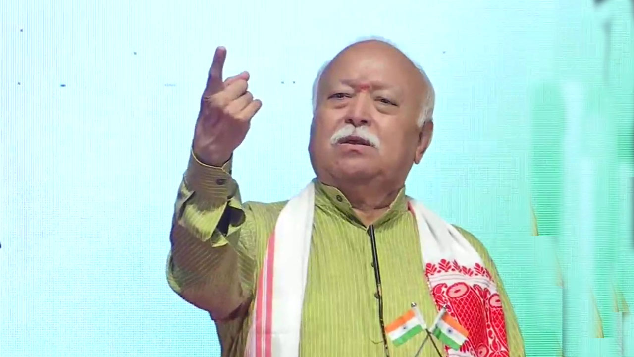 Mohan Bhagwat: వర్ణం, కులం పండితులే సృష్టించారు.. ఆర్ఎస్ఎస్ చీఫ్ మోహన్ భాగవత్ సంచలన వ్యాఖ్యలు