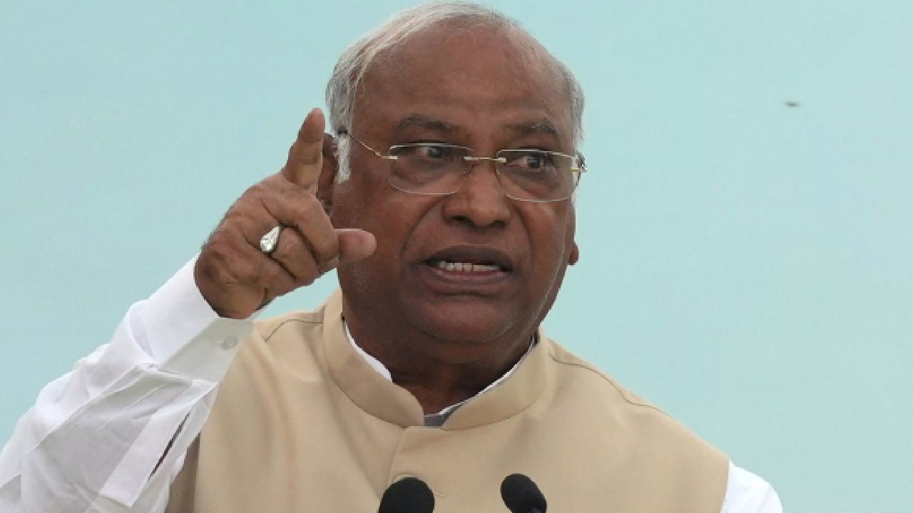 Nagaland Polls: రాష్ట్రంలో మైనారిటీలపై దాడులు.. నాగాలాండ్ సంపద లూటీ చేస్తున్న బీజేపీ ప్రభుత్వం: మల్లికార్జున ఖర్గే