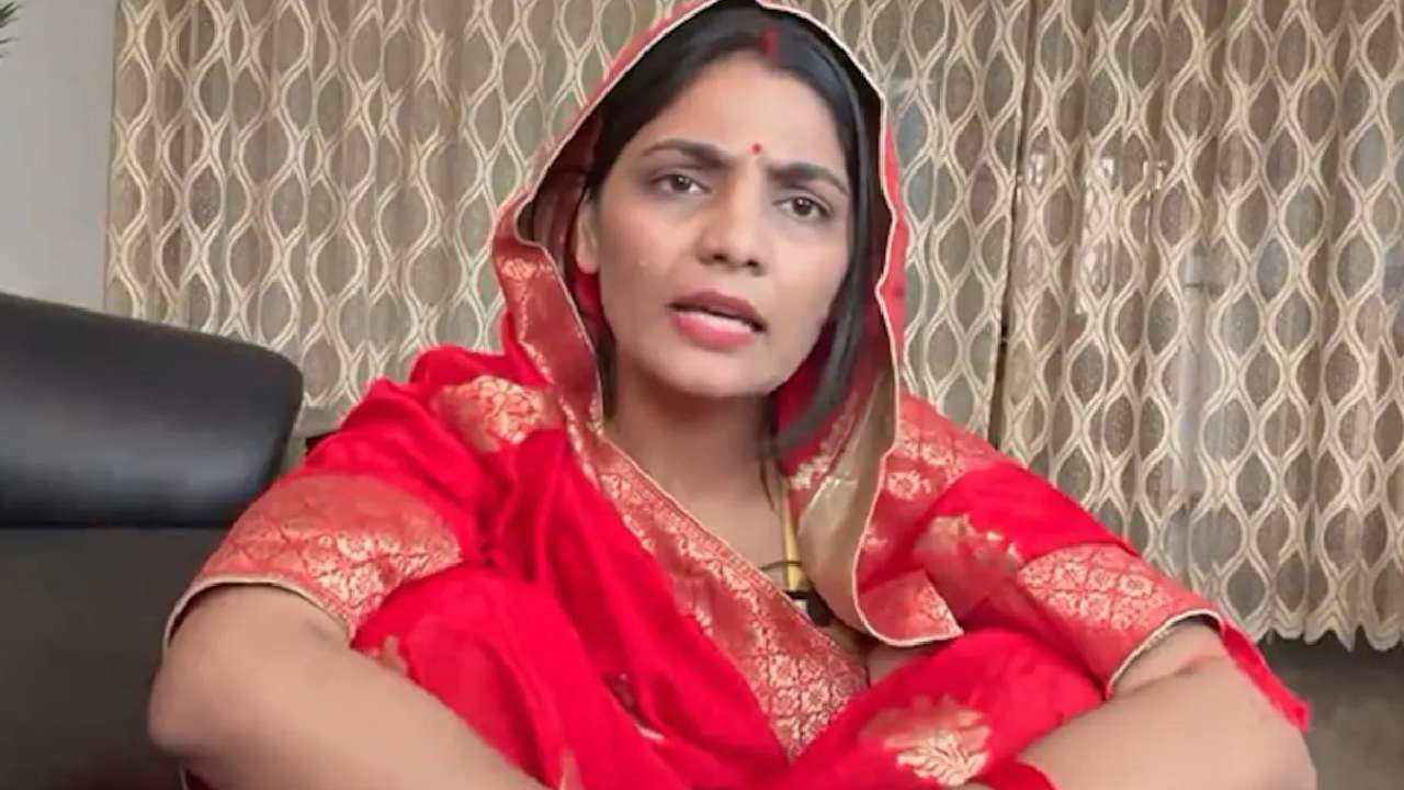 Neha Singh Rathore: భోజ్‌పురి గాయనికి షాకిచ్చిన యూపీ పోలీసులు.. పాటలో రాష్ట్రాన్ని విమర్శించారంటూ నోటీసులు