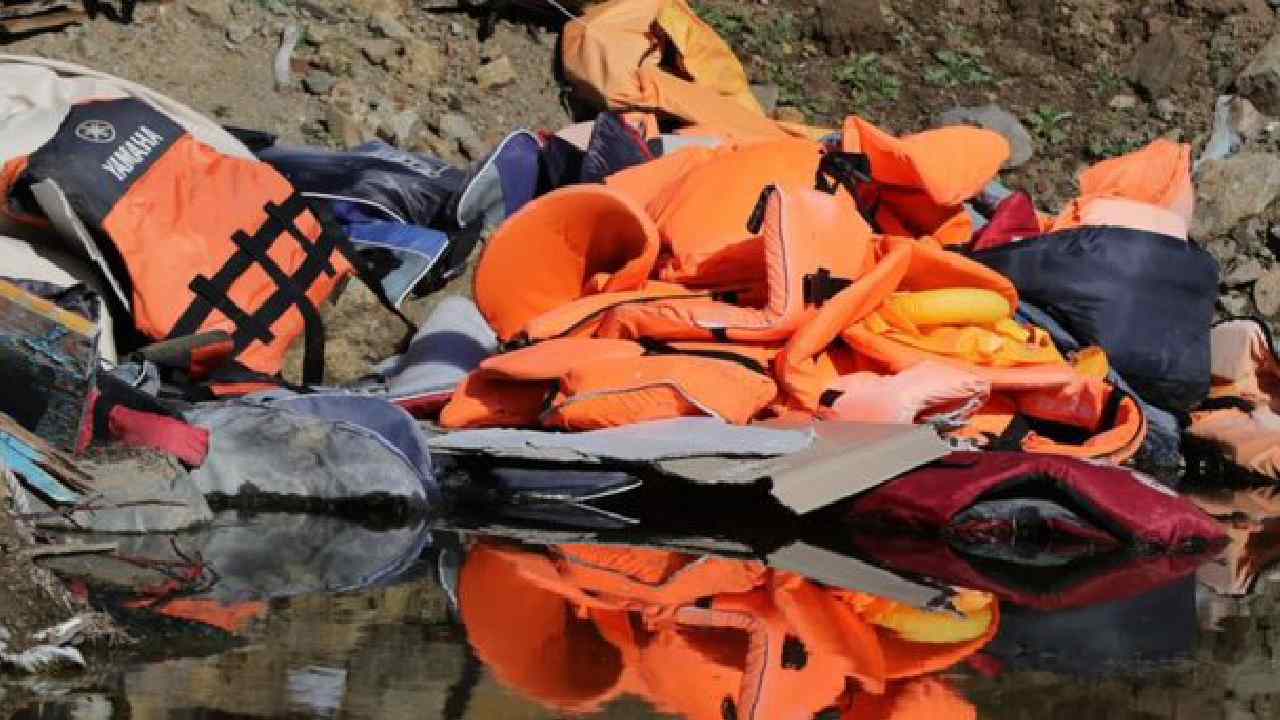 Migrant boat: ఇటలీ తీరంలో నౌక మునిగి దాదాపు 40 మంది మృతి