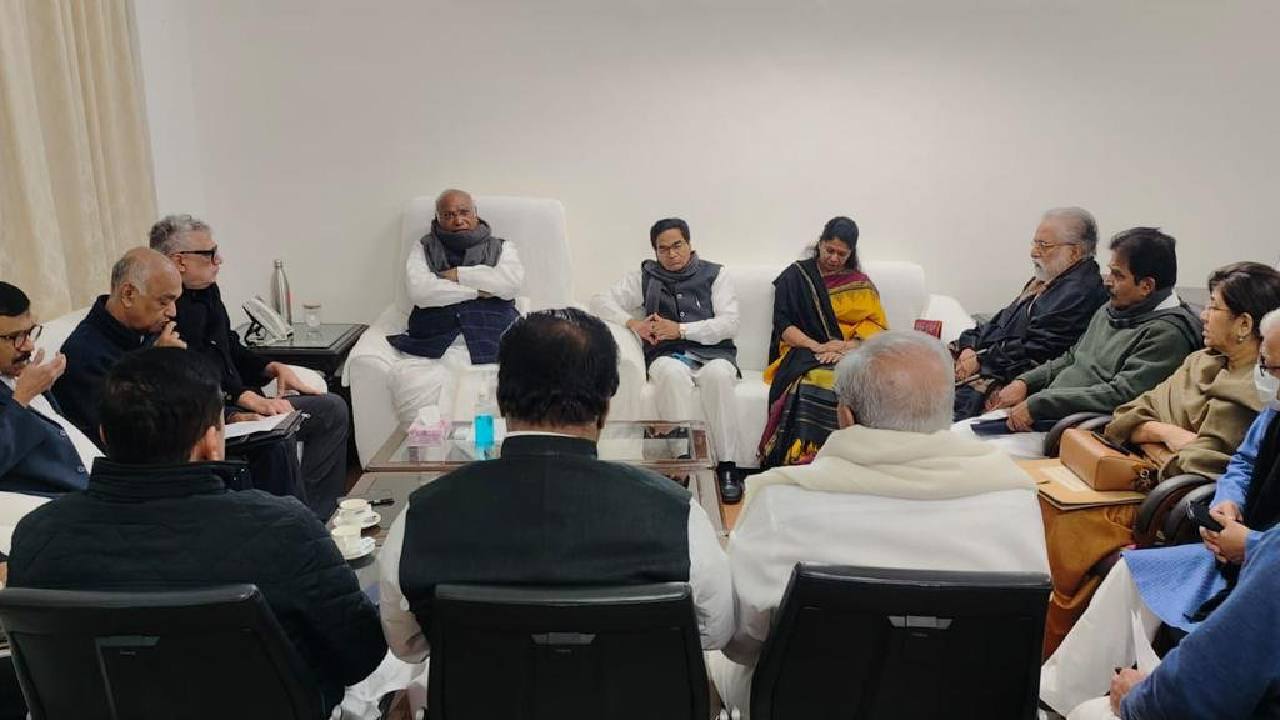 #BudgetSession2023: ఓ వైపు కేంద్ర మంత్రుల‌తో మోదీ భేటీ.. మ‌రోవైపు ప్ర‌తిప‌క్షాల‌తో కాంగ్రెస్ స‌మావేశం