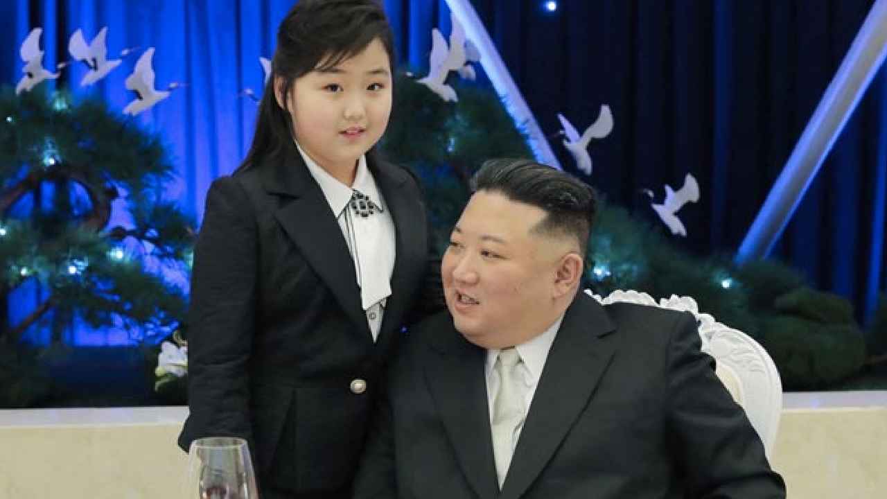 North Korea Kim : కిమ్ కూతురికి నార్త్ కొరియా అధ్యక్ష బాధ్యతలు..?