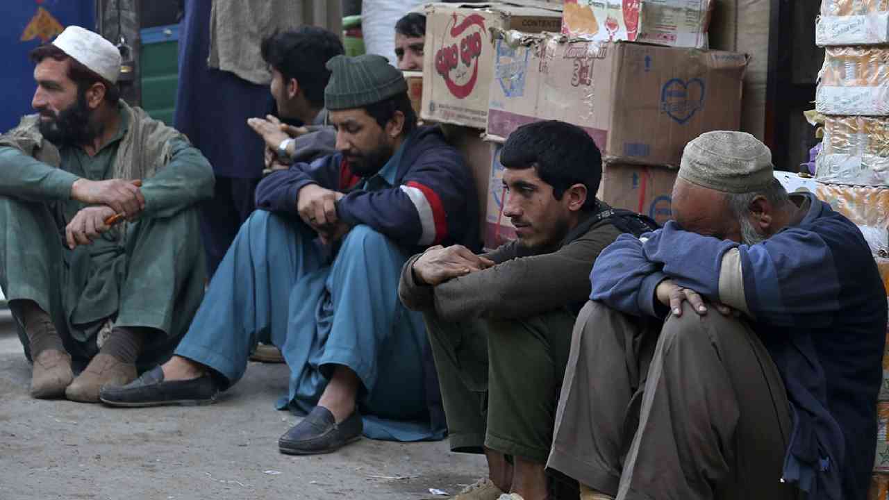 Pakistan: పాకిస్తాన్‌లో ముదిరిన ఆర్థిక సంక్షోభం.. హాస్పిటళ్లలో మందులూ దొరకని స్థితి.. రోగుల అవస్థలు