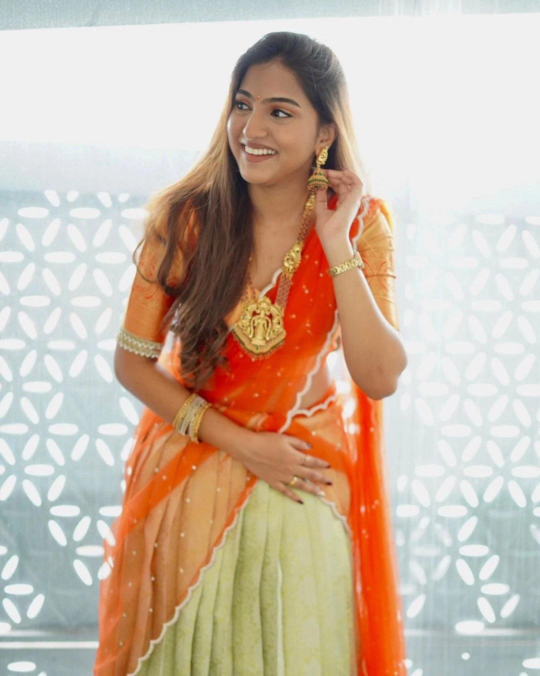 Pranavi Manukonda gorgeous looks in half saree