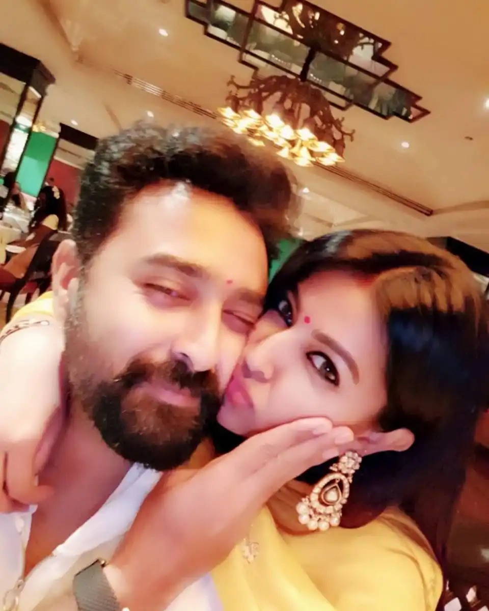 Love Couple Prasanna Sneha Valentines Day Special photos