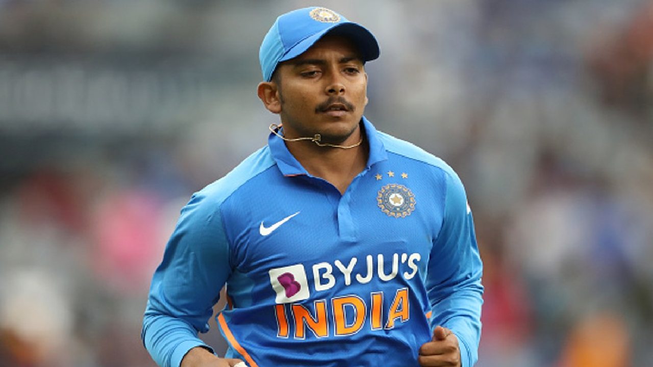 Prithvi Shaw: సెల్ఫీ ఇవ్వలేదని పృథ్వీ షా కారుపై దాడి.. కేసు నమోదు చేసిన పోలీసులు