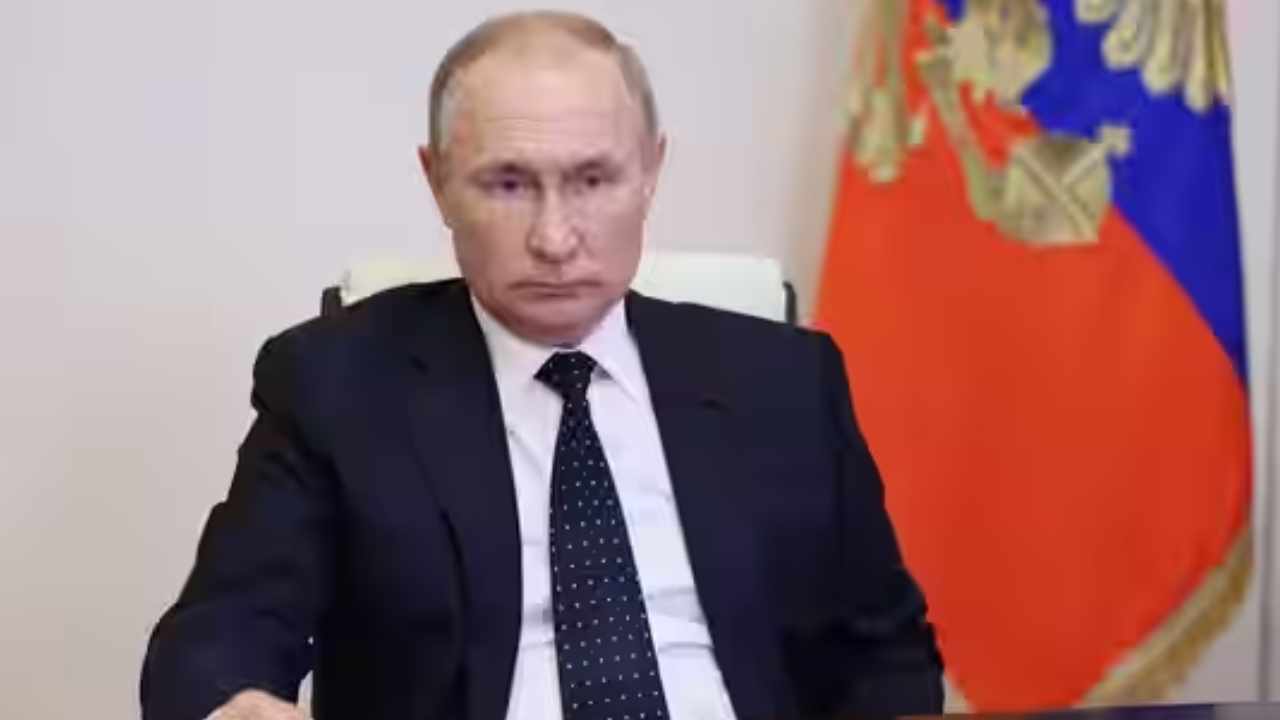 Vladimir Putin Health: పుతిన్ ఆరోగ్యంపై మరోసారి చర్చ.. మార్చిలో చికిత్సకు సిద్ధమవుతున్నట్లు కథనాలు ..